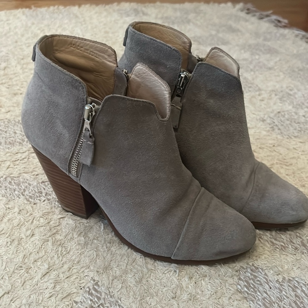 Rag & Bone Suede ankle boot!